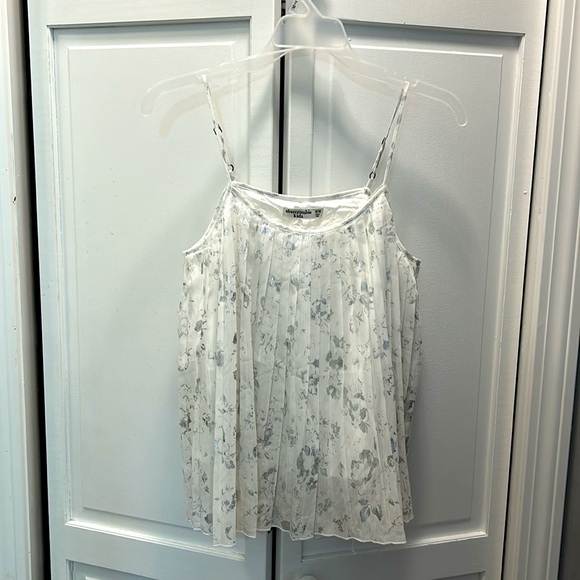 ✨ Abercrombie Kids ✨ Girls White Pleated Tank Top Cami Silver Foil Design 13/14 - Picture 1 of 8